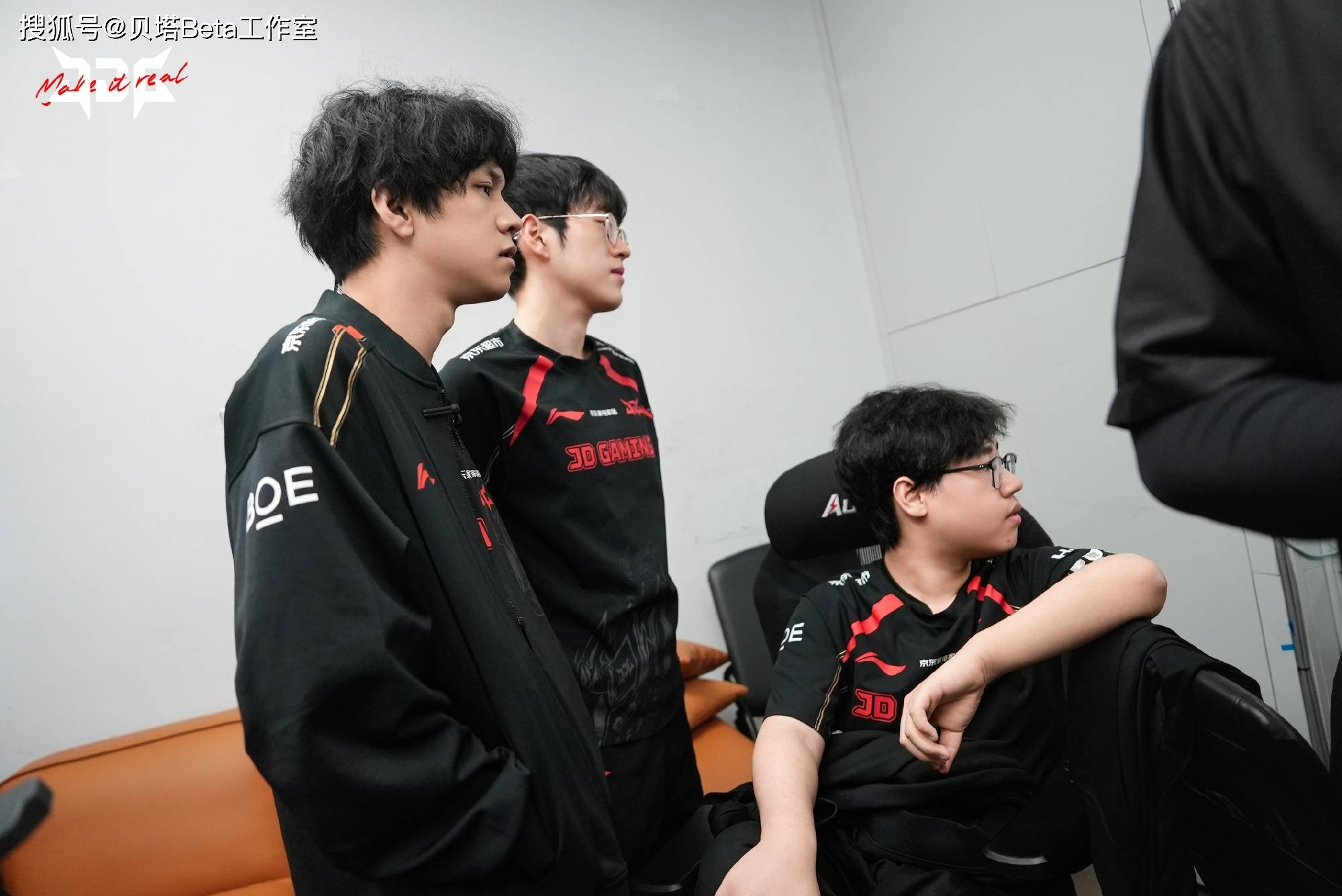 开云体育登录-MAD碾压JDG，BDD完成史诗逆转强强对话八强赛，引爆全场热议