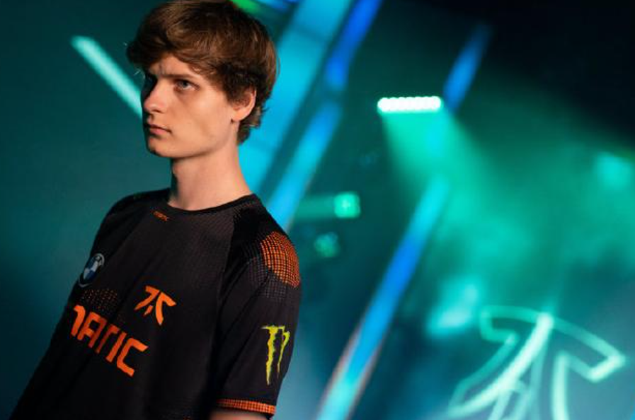 FNC险胜HLE,Jankos线上压制力十足鏖战多局全球总决赛,引爆全场热议 FNC险胜HLE,Jankos线上压制力十足鏖战多局全球总决赛,引爆全场热议