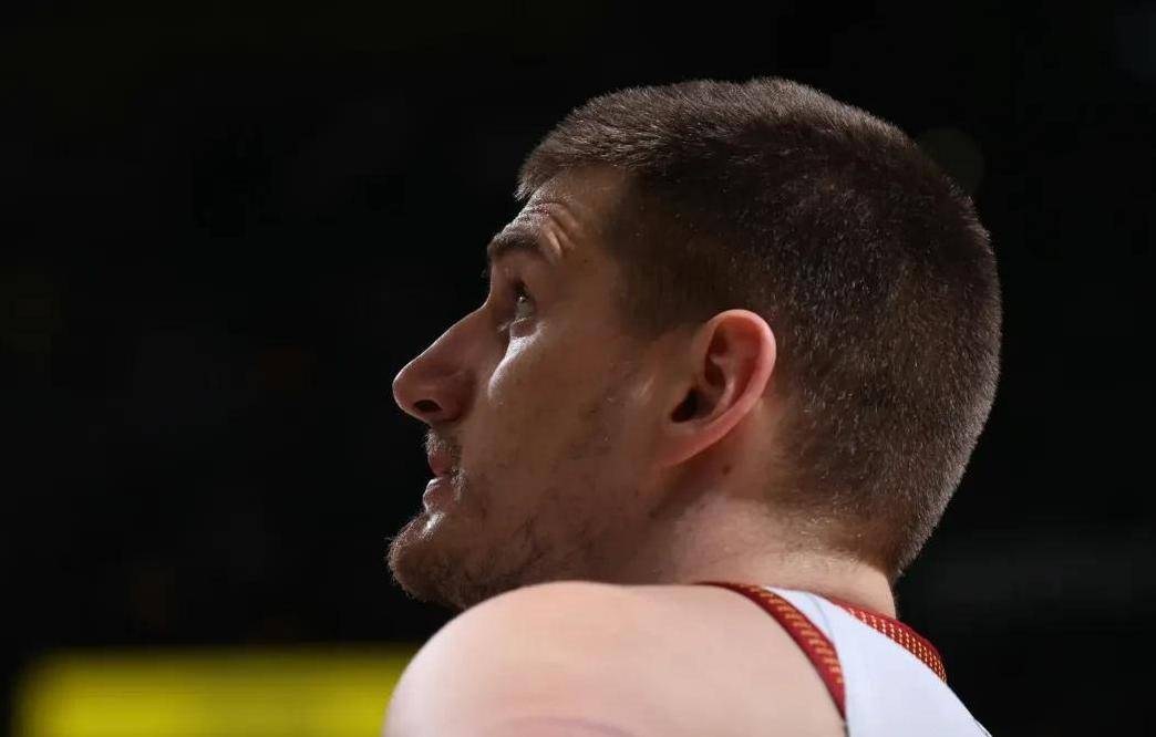 青岛队逆转雷霆，约基奇高光表现