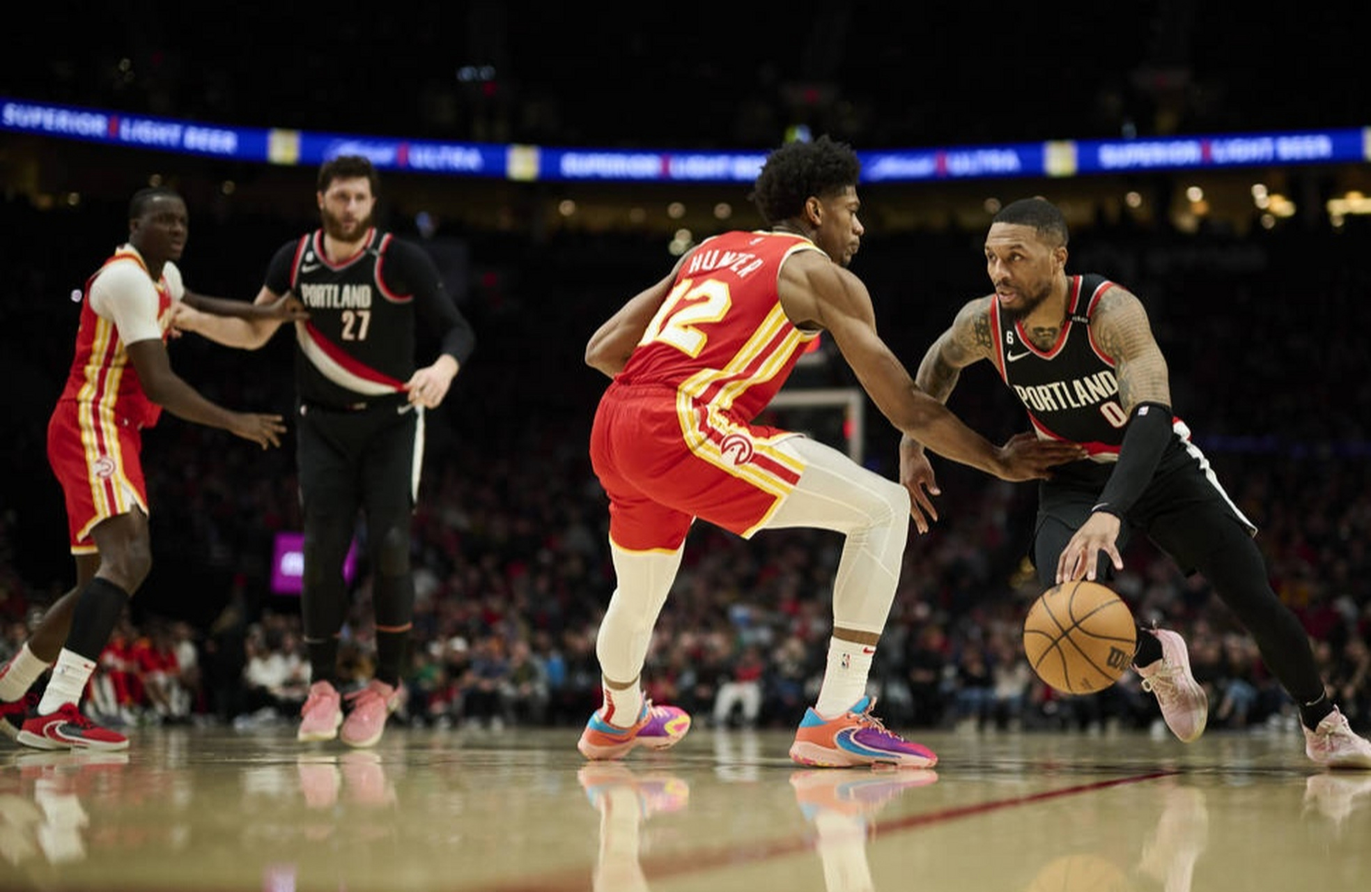 山西队力克北京队,利拉德统治全场 山西队力克北京队,利拉德统治全场